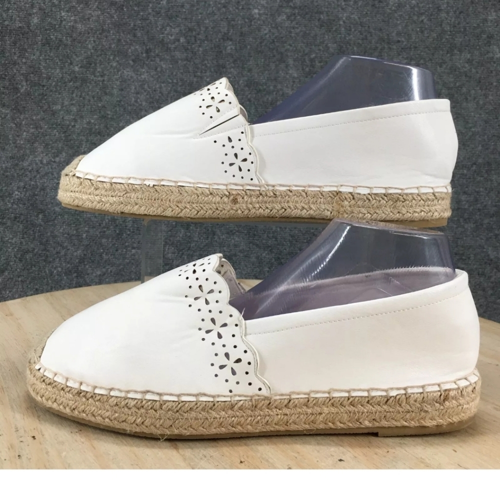 NWT Evans Shoes Womens 9 E Wide Danny Espadrille Laser Cut Flats Slip On White